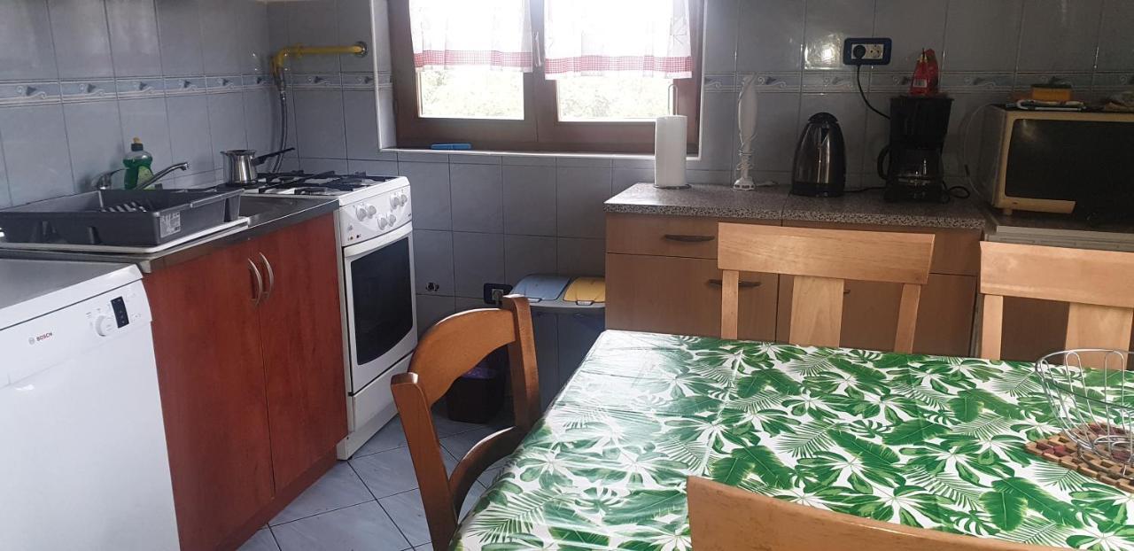 Apartments Nena 3* Ližnjan エクステリア 写真